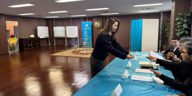 Референдум: Токиода оқитын отандасымыз алғашқылардың бірі болып дауыс берді