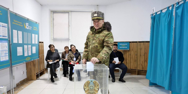 Қорғаныс министрі республикалық референдумда дауыс берді