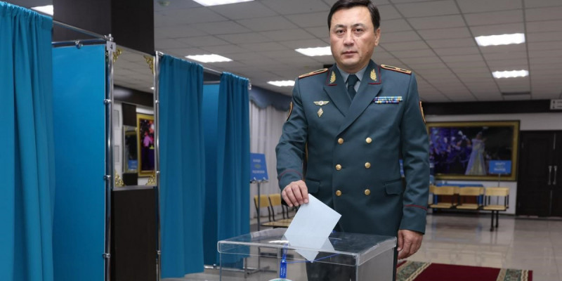 Ұлттық ұланның Бас қолбасшысы референдумда дауыс берді