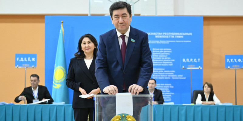 Мәжіліс төрағасы Ерлан Қошанов референдумда дауыс берді