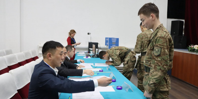 Референдум: Ұлттық ұланның 6636 әскери бөлімінде 300 сарбаз дауыс берді