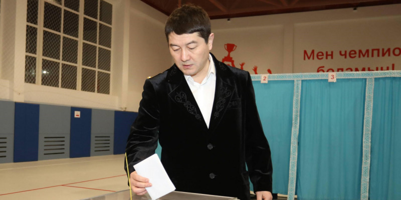 Маңғыстау облысының әкімі референдумда дауыс берді
