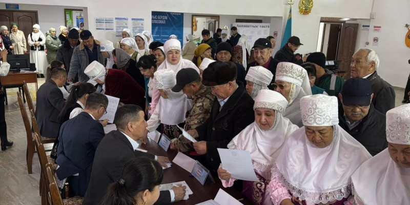 Қызылордада бір отбасының тоғыз келіні референдумда бірге дауыс берді