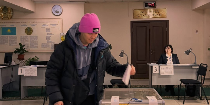 "Әр азаматтың таңдауы маңызды": Назым Қызайбай референдумда дауыс берді