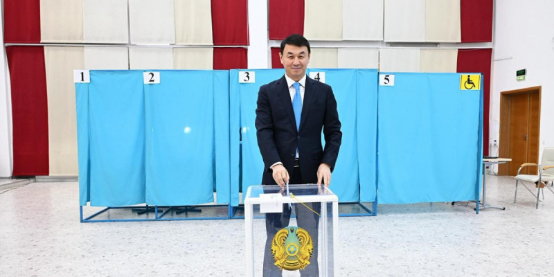 Дархан Сатыбалды республикалық референдумда дауыс берді