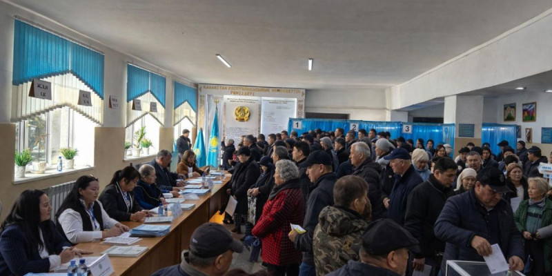 Аймақтарда азаматтар референдумға белсене қатысып жатыр – фоторепортаж