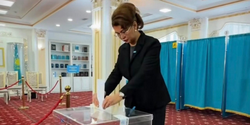 "Білімге, жасампаздыққа бағытталған стратегиялық таңдауымызды аңғартады": Аида Балаева референдумда дауыс берді