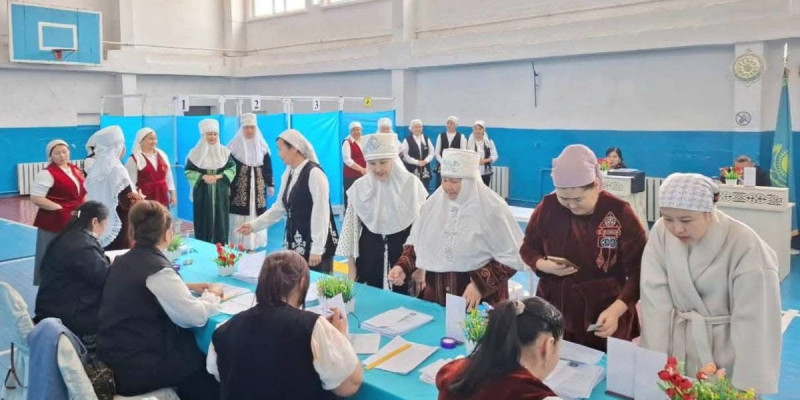 40 ене мен 40 келін референдумда бірге дауыс берді