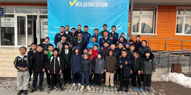 Түркістан облысында оқу-жаттығу жиынын өткізіп жатқан құрама боксшылары референдумда дауыс берді