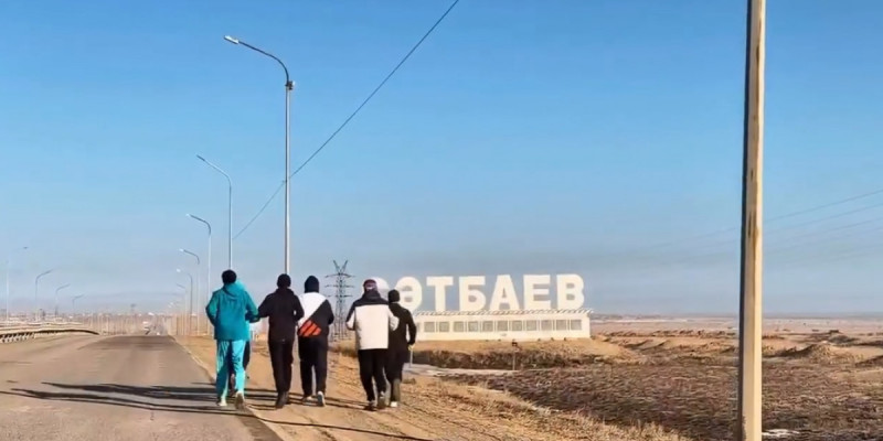 Марафоншылар Жезқазғаннан Сатпаевқа дейін жүгіріп, өз учаскелерінде дауыс берді