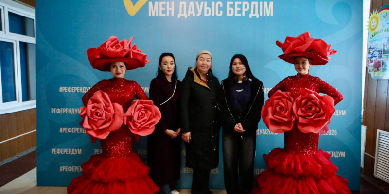 Түркістан облысында "Гүлдер патшайымы" дауыс беруге барды