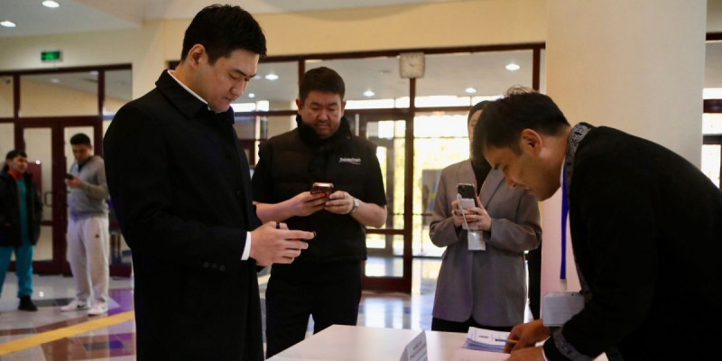 «Елдің болашағы әрқайсымыздың таңдауымызға байланысты»: Төреғали Төреәлі референдумда дауыс берді