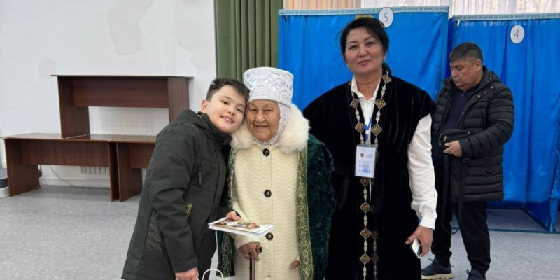 Алматының жүз жастағы тұрғындары дауыс беруге келді