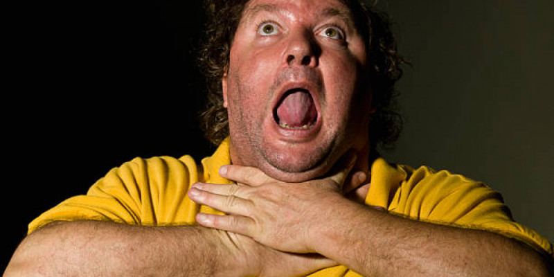 Қақалып қалғанда жедел жәрдем келгенше не істеуге болмайды?