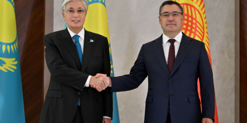 Садыр Жапаров Қасым-Жомарт Тоқаевты референдумның табысты өтуімен құттықтады