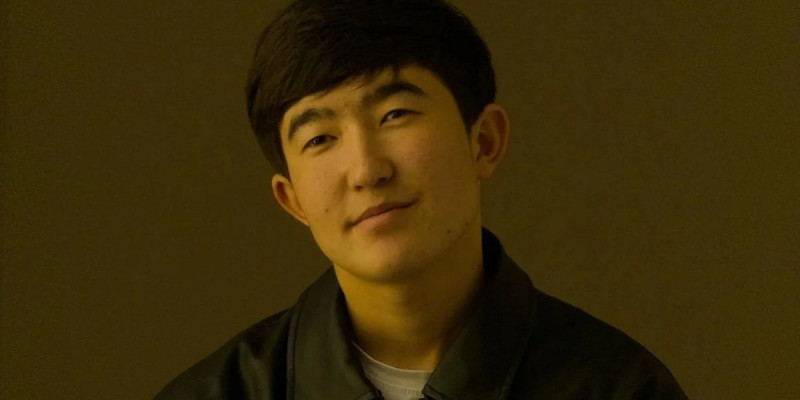 "Орныңды таппай жүрсің": Қойшы бала ағасына ән арнады (ВИДЕО)