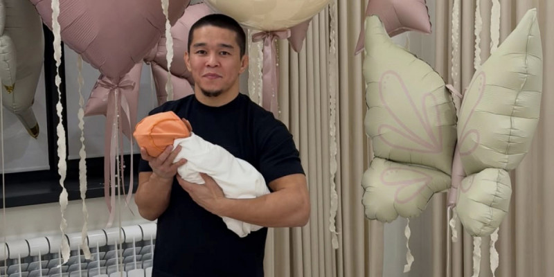 Асу Алмабаев бесінші рет әке атанды