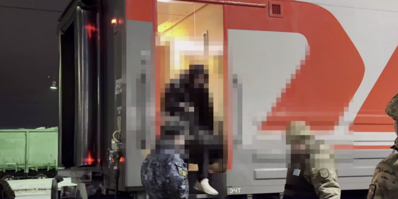 Жүйелі түрде алаяқтық жасаған қылмыстық топтың мүшесі Ресейден экстрадицияланды