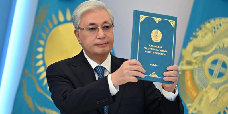 Президент Қазақстанның жаңа Конституциясын іске асыру жөніндегі шаралар туралы Жарлыққа қол қойды