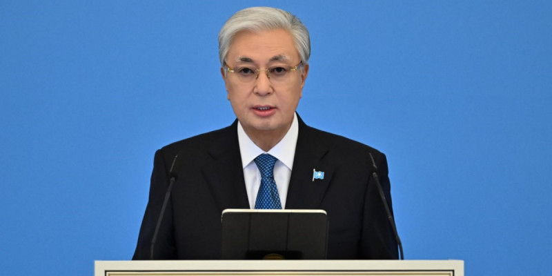 Президент қазақстандықтарды жаңа Ата Заңды қабылдаумен құттықтады