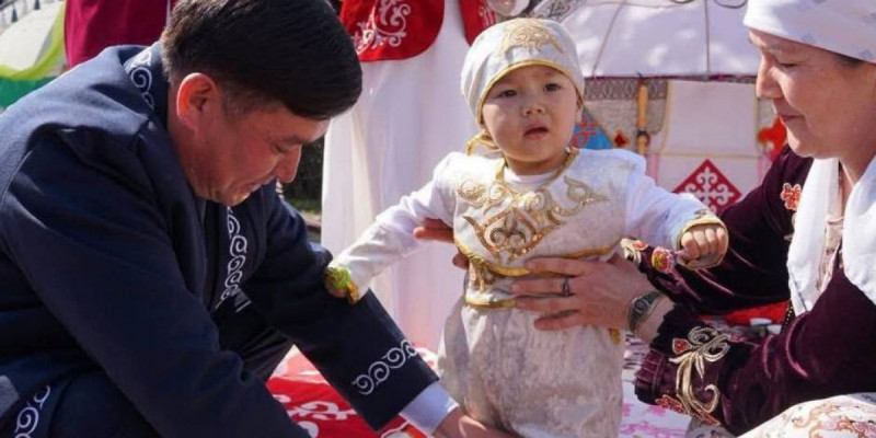 Ордабасыда бір мезетте 50 бүлдіршіннің тұсаукесер рәсімі өтті