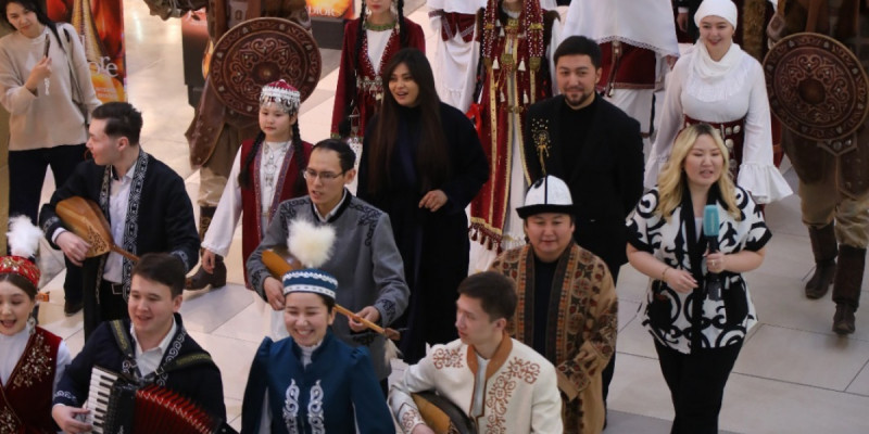 Астанада 230 адам қатысқан ұлттық киім шеруі өтті