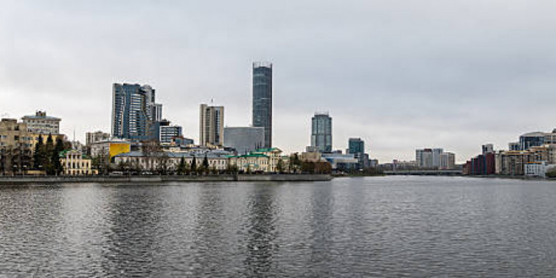 Атырауда 17 жастағы қыз Жайық өзеніне секіріп кеткен