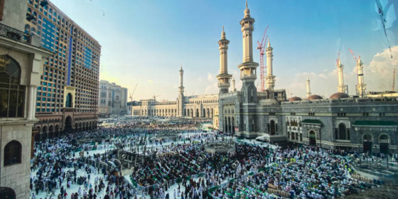 Астанада қажылыққа апарамын деп алдаған ер адам тергеліп жатыр