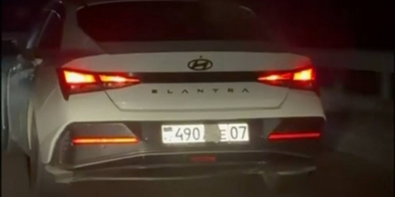 Жамбылда көлігінің нөмірін қағазбен жауып қойған жүргізуші ұсталды