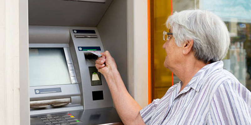 Маңғыстауда зейнеткер алаяққа 4 млн теңгесін аударып жібере жаздаған