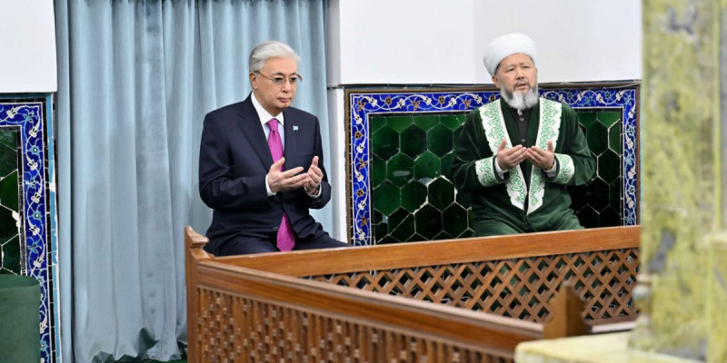 Қасым-Жомарт Тоқаев Қожа Ахмет Ясауи кесенесіне зиярат етті