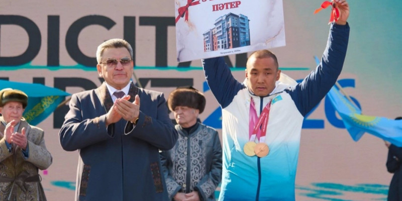 Петропавлда Ербол Хамитов пен Кристина Шумековаға пәтер кілті табысталды