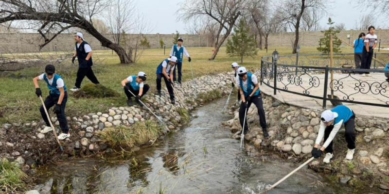 Жас қазақстандықтар «Мөлдір бұлақ» республикалық акциясына қатысуда