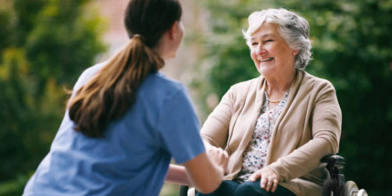 Үнемдеу үшін: 22 жастағы қыз қарттар үйінде тұрып жатыр