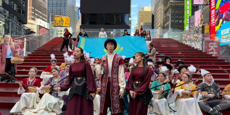 Times Square-дегі Наурыз: Нью-Йорк төрінде қазақтың күйі күмбірледі