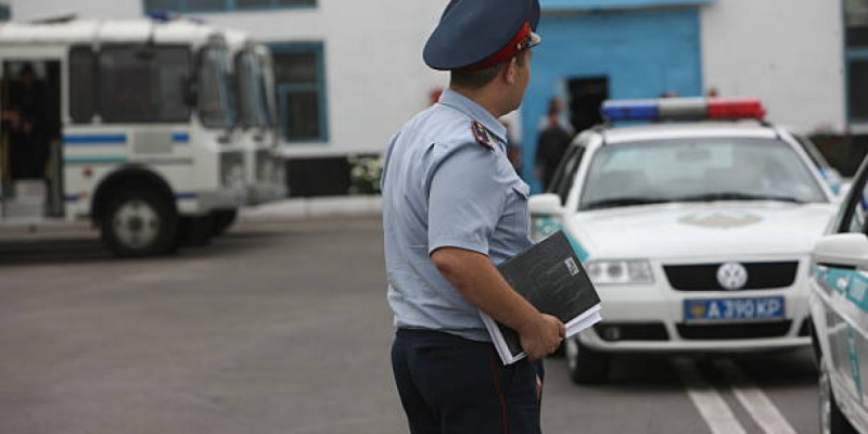 Өскеменде полицейге шабуыл жасаған күдіктілер ұсталды