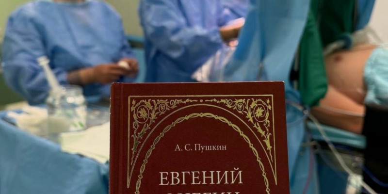 «Онегин» операциясы: науқас Пушкинді оқып жатқанда миынан ісік алынды
