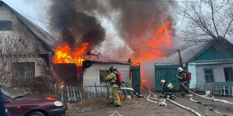 Оралда 52 жастағы әйел үйінде жанып кете жаздады