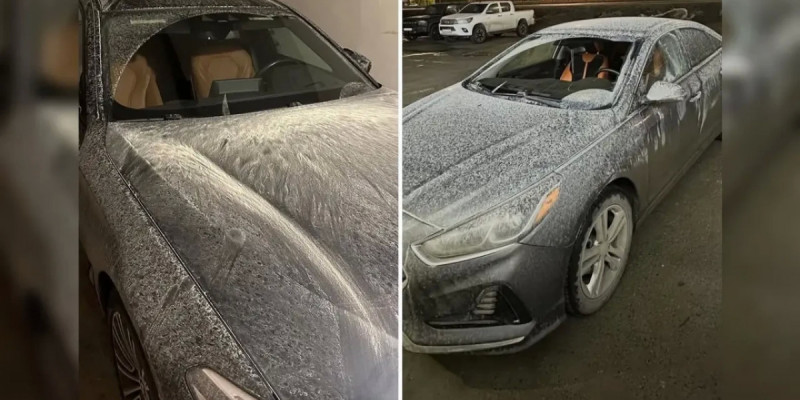 Атырауда жауған жаңбырдан соң тұрғындардың көліктері бүлінген