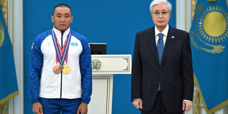 Президент Қысқы Паралимпиада ойындарының чемпионы Ербол Хамитовты марапаттады