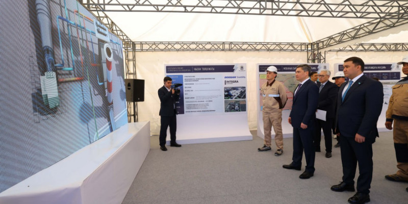 Олжас Бектенов Түркістан облысындағы электр стансасының құрылысын тексерді