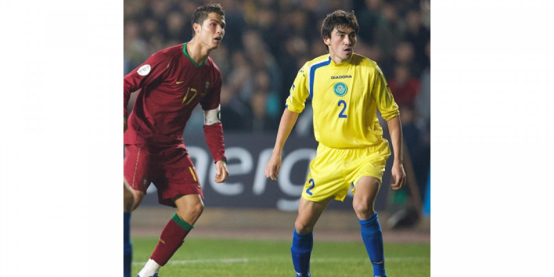 «Көмек керек»: Самат Смақов футбол жейдесін аукционға  шығарды