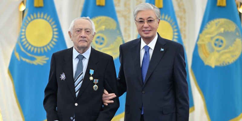 Президент альпинист Ерванд Ильинскийге «Қазақстанның Еңбек Ері» атағын тапсырды