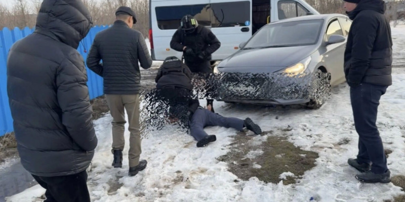 БҚО-да бопсалау және тонаумен айналысқан қылмыстық топ ұсталды