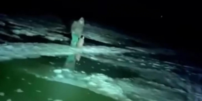 Петропавлда мұзға түсіп кеткен ер адам құтқарылды