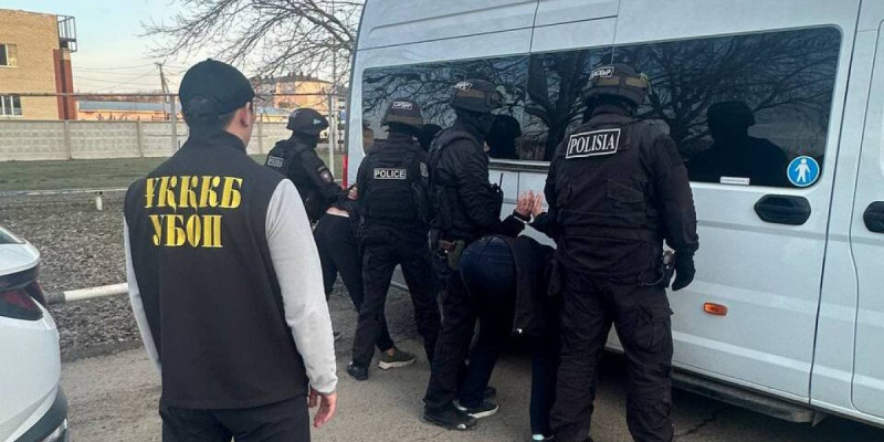 БҚО-да полицияға бағынбаған бір топ азамат қамауға алынды (ВИДЕО)