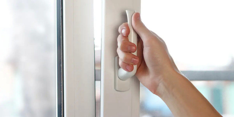 Қостанайда 15 жастағы қыз терезеден құлап қаза тапты