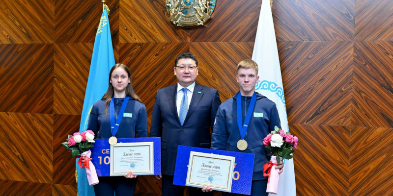 Абай облысында әлем чемпиондарына қаржылай сыйақы табысталды