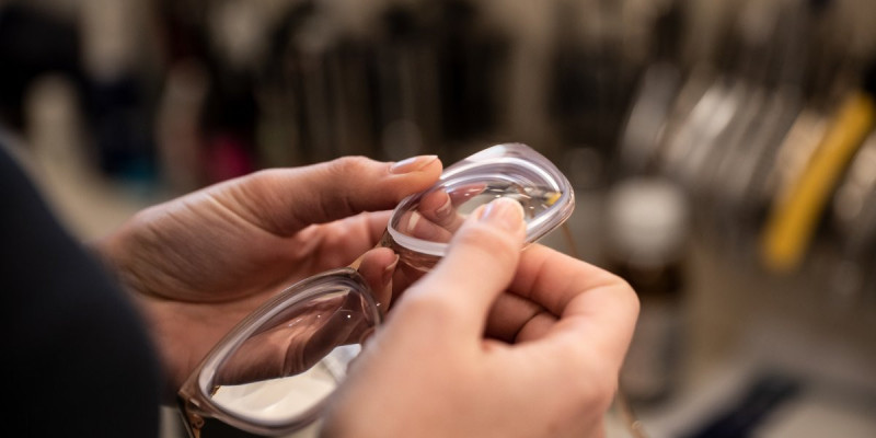 Көзілдірікті онлайн дүкендерден алдыру несімен қауіпті?