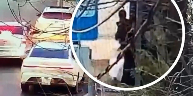 Шымкентте үш адам автобус аялдамасын талқандады (ВИДЕО)